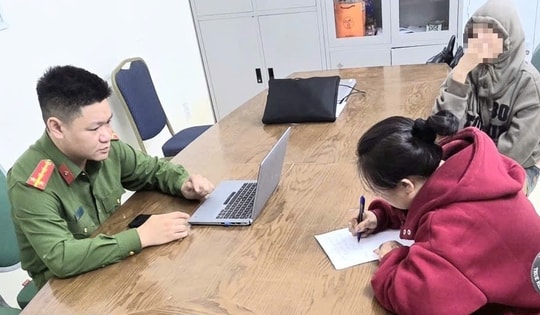 Con gái bị bạn xấu dụ dỗ bỏ nhà đi, người mẹ vội trình báo công an