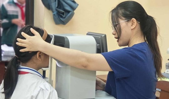 Gần 30% trẻ tại một trường tiểu học mắc tật khúc xạ nhưng phần lớn chưa từng đeo kính