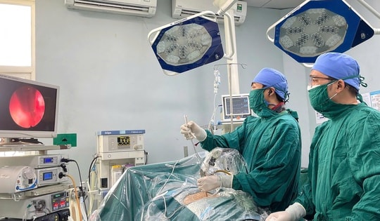 Phẫu thuật nội soi cột sống: Giải pháp điều trị an toàn, thẩm mỹ