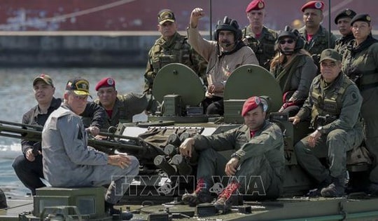 Venezuela triển khai quân đội quy mô lớn khi tàu chiến lớn nhất của Mỹ tiến vào khu vực