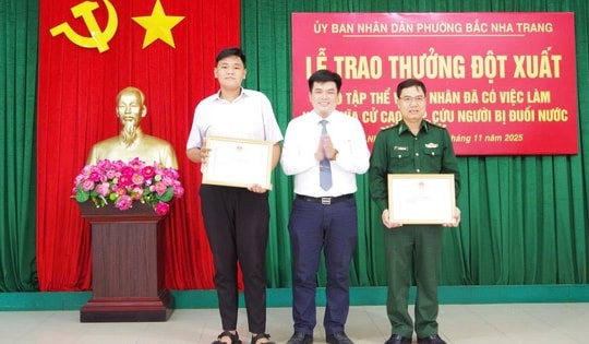 Thưởng đột xuất cho tập thể và cá nhân cứu người đàn ông nhảy cầu ở Nha Trang