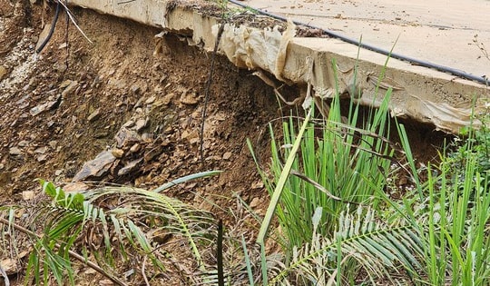 Sạt lở nghiêm trọng trên tuyến đường vào Di tích quốc gia đặc biệt Hang Con Moong