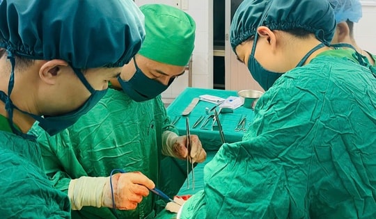 Bóc trọn khối u Lymphangioma sau phúc mạc cho bệnh nhân 25 tuổi