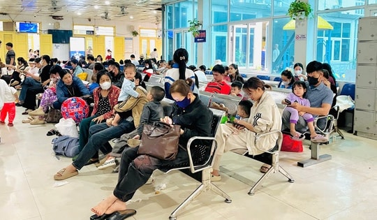 Cúm A tăng nhanh thời điểm giao mùa: Nhiều trẻ nhập viện, bác sĩ cảnh báo nguy cơ biến chứng nặng