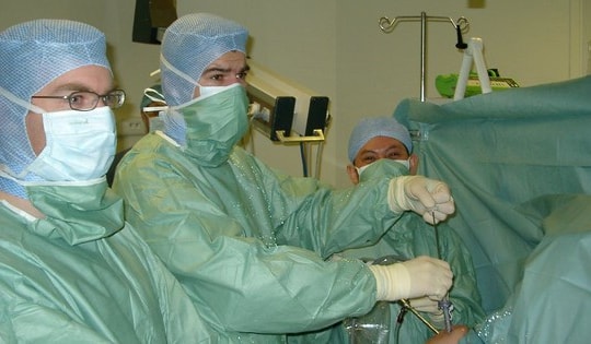 Bác sĩ Tăng Hà Nam Anh kể chuyện đi Pháp học phẫu thuật