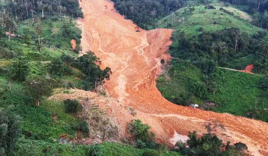 Hiện trường vụ sạt lở kinh hoàng ở Đà Nẵng nhìn từ trên cao