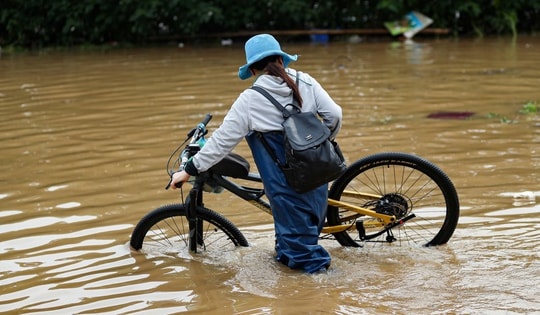 Khẩn cấp ứng phó với đợt mưa lớn ở miền Trung, các địa phương có thể chủ động cho học sinh nghỉ học