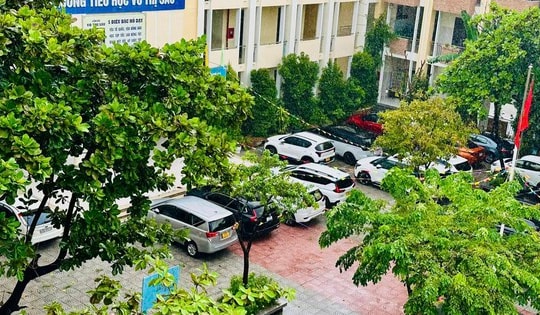 Không nhận hoa, quà 20/11, thầy cô kêu gọi sẻ chia với miền Trung bão lũ