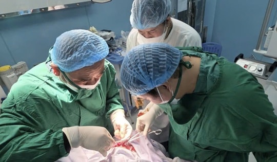 Ê-kíp bác sĩ tại Côn Đảo cứu sống ngư dân đa chấn thương nguy kịch