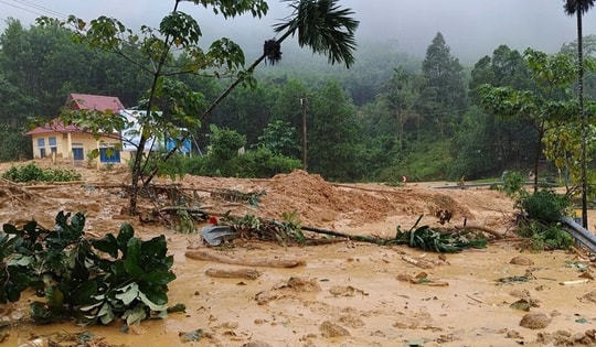 Vì sao ngọn núi ở Đà Nẵng sạt lở kinh hoàng dù trời nắng ráo?