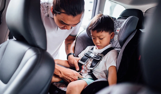 Không sử dụng thiết bị an toàn cho trẻ khi đi ô tô, cha mẹ có thể bị phạt tiền triệu