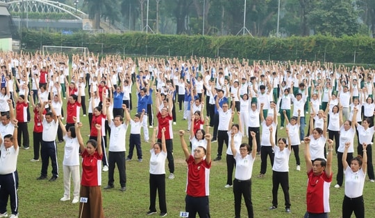 Gần 2.000 người đồng diễn dưỡng sinh vì sức khỏe cộng đồng