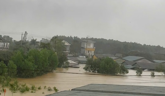 Hơn 170 hộ dân Phong Điền, Huế chìm trong nước lũ