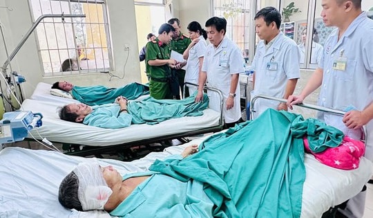 Trắng đêm cấp cứu, điều trị kịp thời cho nạn nhân trong vụ sạt lở đèo ở Khánh Hòa