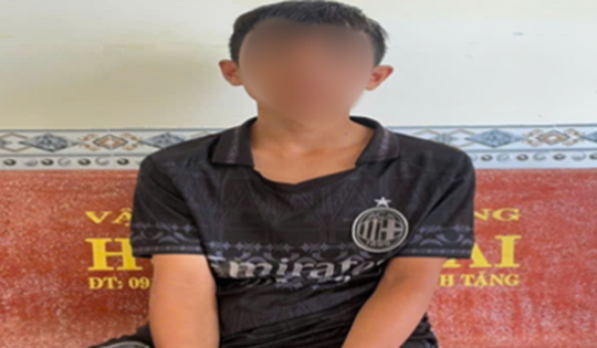 Thiếu niên 14 tuổi dùng hung khí dọa đánh bố dượng