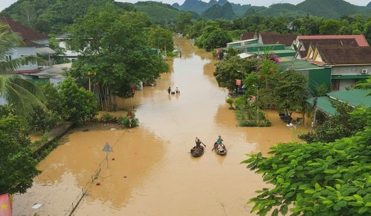 Mưa kỷ lục, ngập úng lịch sử ở miền Trung có lặp lại?