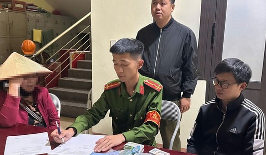 Công an làm việc với người tuyên truyền Pháp Luân Công