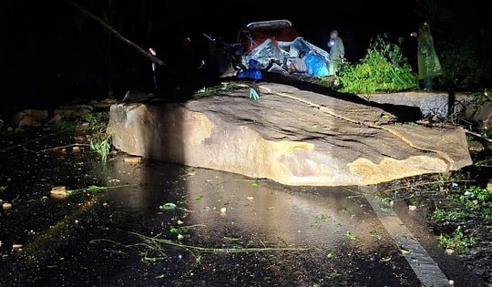 Sạt lở đèo kinh hoàng trong đêm ở Khánh Hòa, 5 người tử vong, hàng chục người bị thương