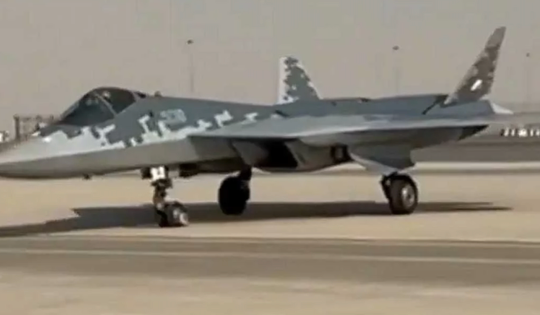 Siêu tiêm kích Su-57 lần đầu đặt chân đến Dubai gây chú ý đặc biệt