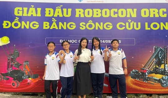 'Dù công nghệ thay đổi nhanh đến đâu, người thầy vẫn là điểm tựa giúp học trò trưởng thành'