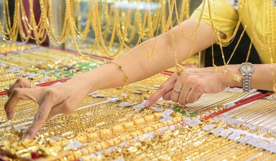 Giá vàng hôm nay ngày 18/11 đồng loạt giảm rất mạnh