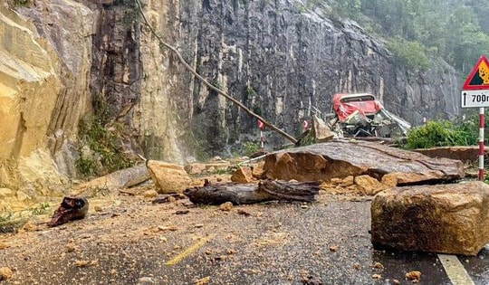 Mưa lớn kéo dài gây lũ cao, hàng chục nghìn nhà bị ngập, 14 người chết và mất tích