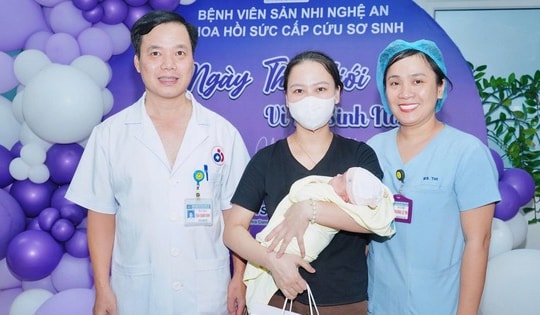 Bé gái 500g xuất viện sau 135 ngày điều trị tại Bệnh viện Sản Nhi Nghệ An