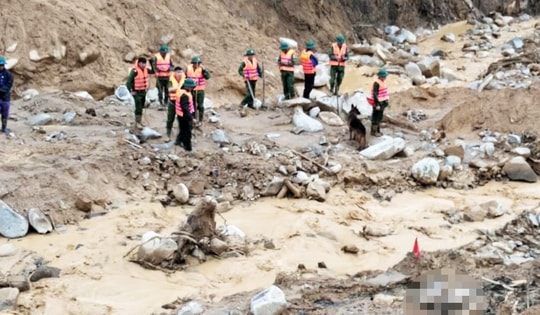 Vụ sạt lở kinh hoàng vùi lấp 3 người: Tìm thấy thi thể đầu tiên