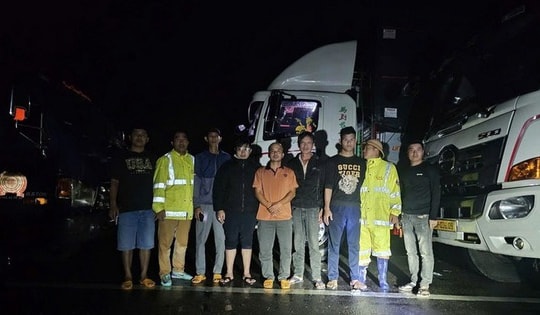 Cơ bản khắc phục đoạn sạt lở Quốc lộ 27C, giải cứu nhiều người mắc kẹt