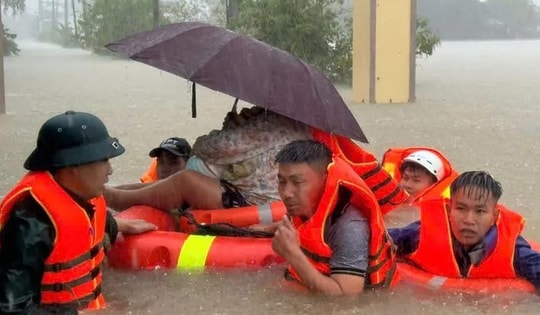 Thủ tướng yêu cầu huy động mọi lực lượng cứu dân vùng lũ Gia Lai – Đắk Lắk