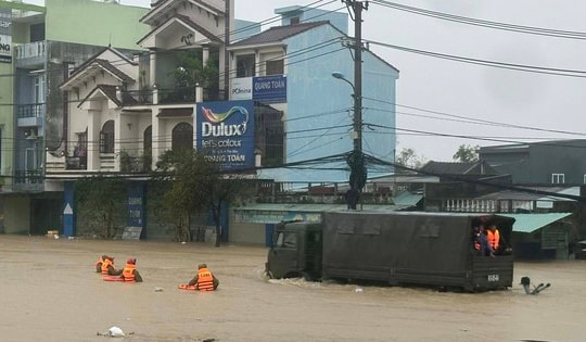 Chuyên gia thời tiết: Mưa ở các tỉnh miền Trung thời gian này có thể gọi là 'mưa kinh hoàng'