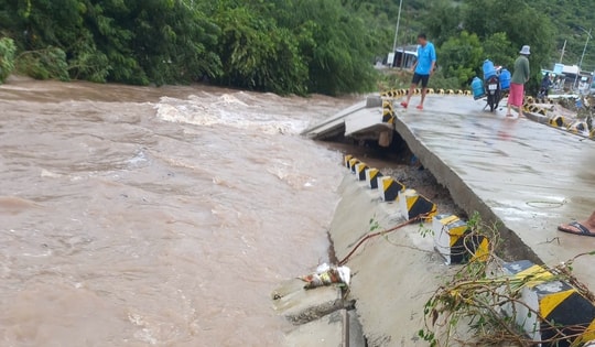 Mưa lũ ở Khánh Hoà gây thiệt hại hơn 370 tỷ đồng, nhiều công trình hư hỏng nặng
