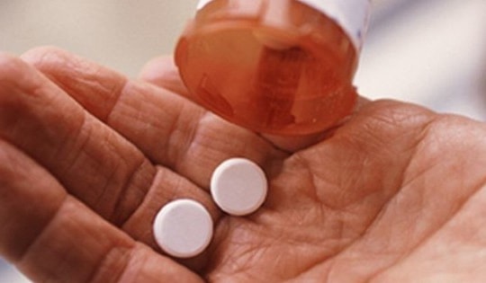 Thuốc trị mỡ máu nên uống buổi sáng hay buổi tối?