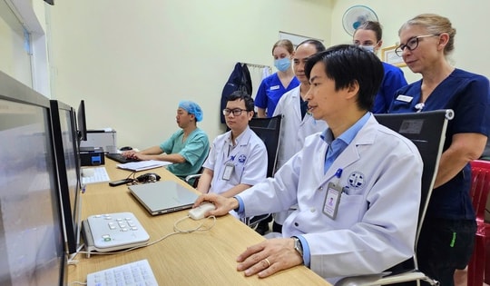 Giáo sư trẻ nhất ngành Y 2025: 'Kiến thức có thể thay đổi nhưng y đức phải luôn vẹn nguyên'