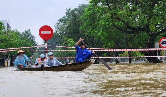 Khi nào miền Trung hết mưa, giảm ngập?