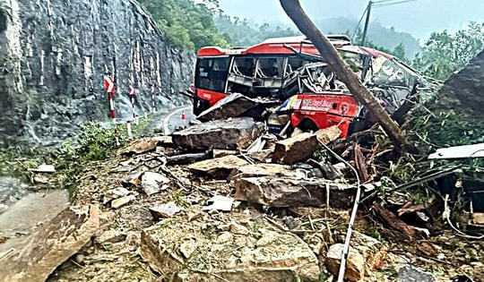 Sạt lở 'bẻ gãy' giao thông tại Khánh Hòa và Lâm Đồng: Lộ trình thay thế cho tài xế