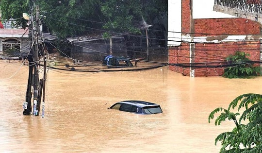 Mưa lũ miền Trung khiến 41 người chết, hơn 50 nghìn ngôi nhà chìm trong nước