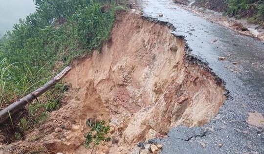 Bé gái bị đất đá sạt lở vùi lấp ở Xuân Trường - Đà Lạt đã qua cơn nguy kịch