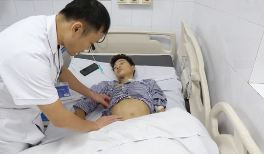 Sau tai nạn giao thông, nam thanh niên 15 tuổi bị vỡ gan độ IV