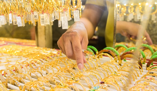 Giá vàng hôm nay ngày 20/11 đồng loạt giảm mạnh