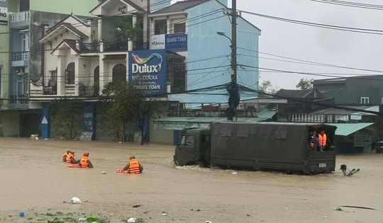 Mưa đặc biệt lớn gây lũ lịch sử tại Tây Nguyên và Nam Trung Bộ, nhiều hồ chứa xả lũ, 21 người chết và mất tích