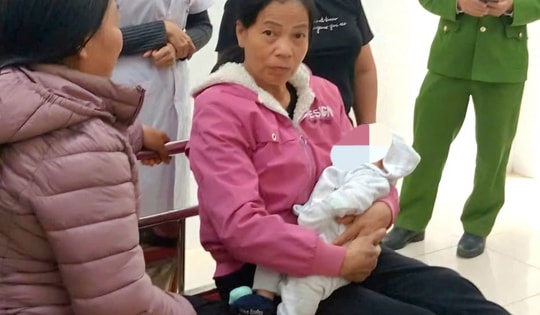 Bé gái hơn 1 tháng tuổi bị bỏ lại trong giỏ quần áo cạnh bụi chuối ở Lào Cai