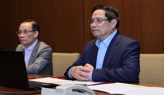 Thủ tướng họp khẩn từ Algeria: Huy động tối đa lực lượng cứu dân vùng lũ miền Trung