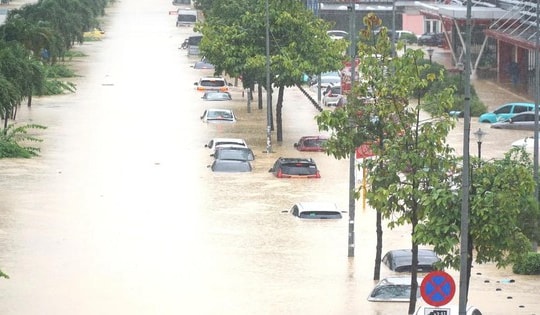 Sau mưa lũ lịch sử, Biển Đông vẫn còn 1-2 cơn bão nữa trong thời gian tới