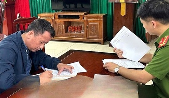 Khởi tố cựu cán bộ địa chính Ninh Bình tội nhận hối lộ hơn 27 triệu đồng