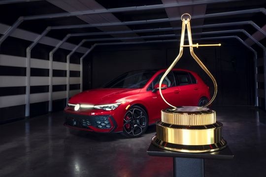 Volkswagen Golf GTI/R được vinh danh là chiếc xe của năm 2026