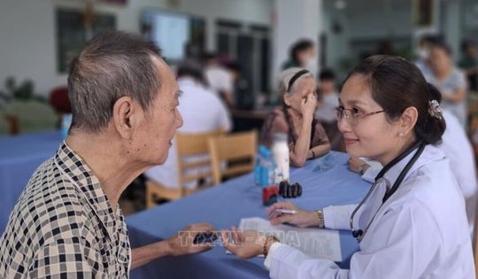 Rà soát lập danh sách người cao tuổi nhận hỗ trợ 100% mức đóng Bảo hiểm y tế