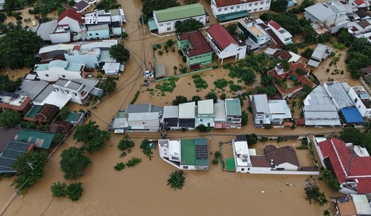 Mưa lũ khiến 72 người chết, 13 người còn mất tích, nước các sông ở Trung Bộ đang xuống dần