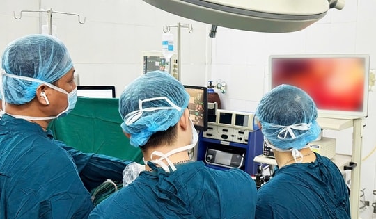 Sau tai nạn giao thông, người đàn ông được phát hiện dạ dày, đại tràng…lộn lên lồng ngực