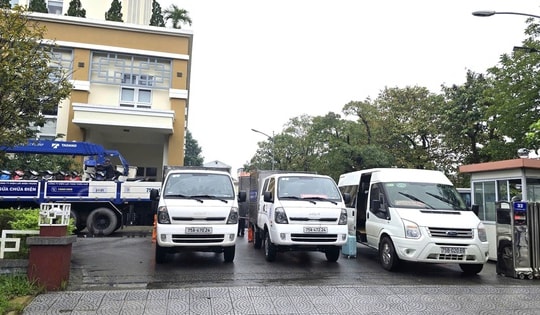 Huế cử đội xung kích vào tâm lũ hỗ trợ khắc phục lưới điện